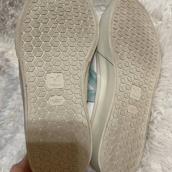 Veja Campo Sneaker - Picture 3 of 7